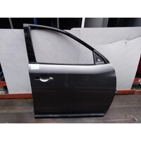 Nissan Pathfinder R52 Right Front Door