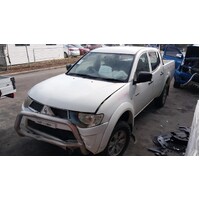 Mitsubishi Triton Right Front Door Window