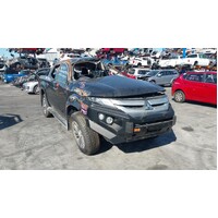 Mitsubishi Triton Mq Centre Courtesy Light