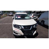 Nissan XTrail T32, Centre Courtesy Light